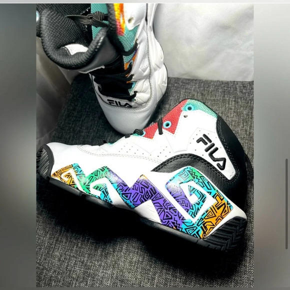 Fila Limited Edition Jamal Mashburn
Basketball sneaker Ltd Ed - Men 5.5/Women 7 - Picture 6 of 9